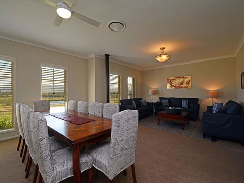 Silver Springs Estate 4br House + 6br House With Wifi, Pool. Fireplace, Views, Olives And Space - Holiday Byron Bay 3