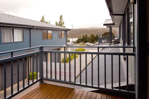 Silvertrees 4 - McLure Circuit, Jindabyne - Holiday Byron Bay 1