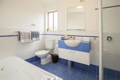 Silvertrees 4 - McLure Circuit, Jindabyne - Holiday Byron Bay 3