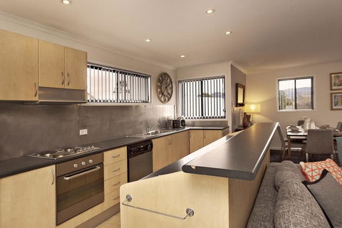 Silvertrees 4 - McLure Circuit, Jindabyne - Holiday Byron Bay 2