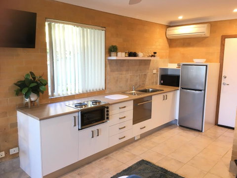 SilverWaters Waterfront Accommodation - Holiday Byron Bay 2