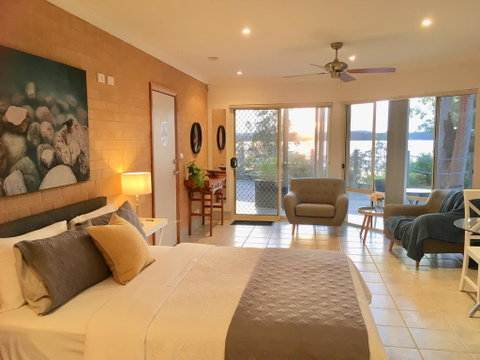 SilverWaters Waterfront Accommodation - Holiday Byron Bay 1