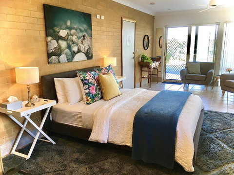 SilverWaters Waterfront Accommodation - Holiday Byron Bay 0