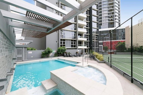 SK2 - 3BR With Pool Gym Steam Room In Story Bridge - Holiday Byron Bay 1