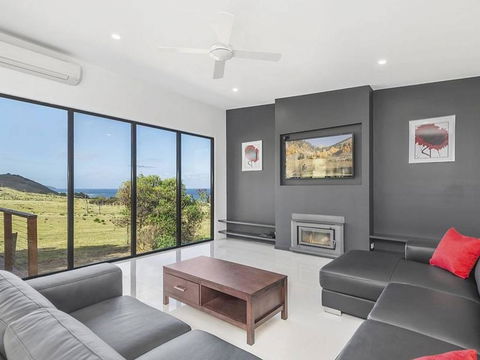 Skenes Retreat - Views Of The Ocean From The Deck - Holiday Byron Bay 0