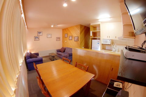 Snow Ski Apartments 29 - Holiday Byron Bay 2