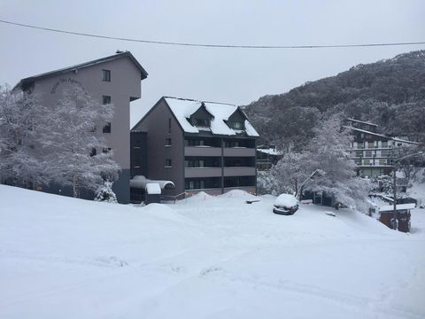 Snow Ski Apartments 29 - Holiday Byron Bay 0