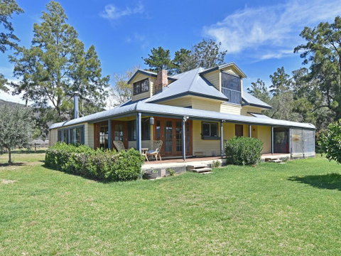 Soldiers Cottage Picturebook Vineyard Home - Holiday Byron Bay 0