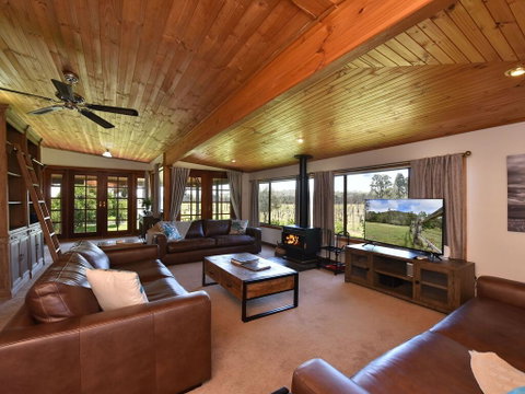 Soldiers Cottage Picturebook Vineyard Home - Holiday Byron Bay 2