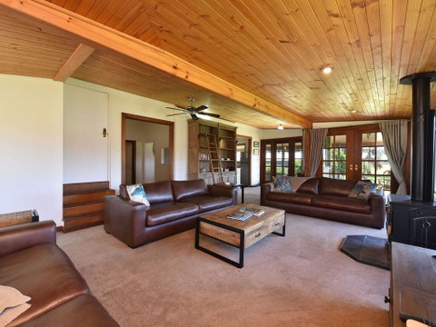 Soldiers Cottage Picturebook Vineyard Home - Holiday Byron Bay 3