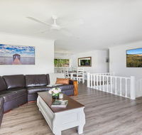 Sounds by the Sea - open plan living metres to beach - Holiday Byron Bay