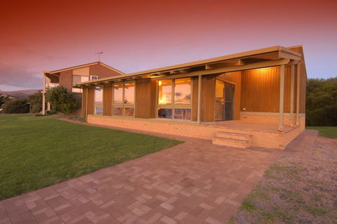 South Beach House 1 - 12 Gold Coast Drive - Holiday Byron Bay 2