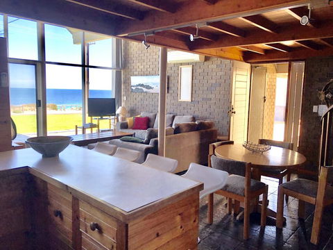 South Beach House 2 - 11 Gold Coast Drive - Holiday Byron Bay 2