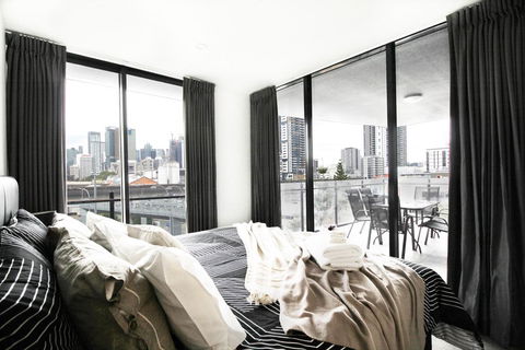 South Brisbane Residence - Holiday Byron Bay 3