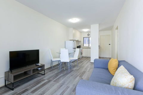 South Perth Perfect Location Free WIFI & Parking - Holiday Byron Bay 1