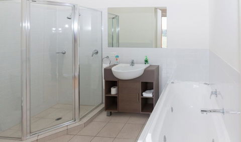 South Shores Yellowfin Villa 95 - South Shores Normanville - Holiday Byron Bay 2