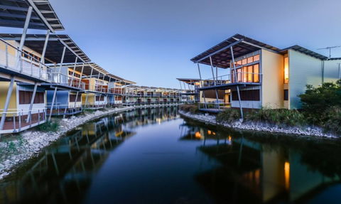 South Shores Yellowfin Villa 95 - South Shores Normanville - Holiday Byron Bay 0