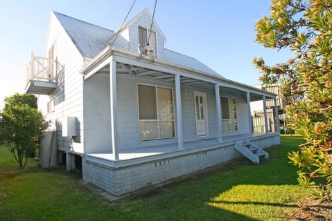 South Sussex's Blue Cottage - Holiday Byron Bay 1