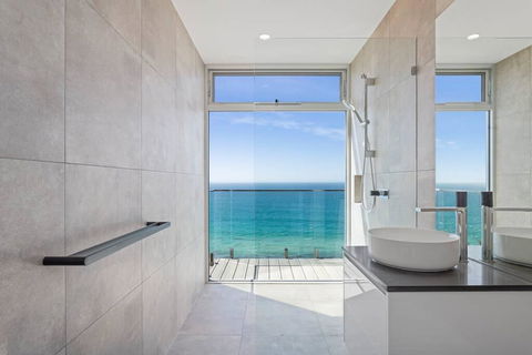 Southpoint -Brand New Home, Oceanfront Views - Holiday Byron Bay 1