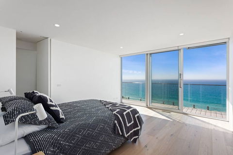 Southpoint -Brand New Home, Oceanfront Views - Holiday Byron Bay 3