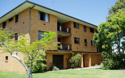 Spacious 2 Bedroom Beach Side Apartment - Close To Shopping Centre With Coles, Health Food Shop, Sushi, Pizza, Cafes, Hairdresse - Holiday Byron Bay 1