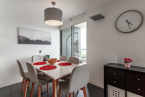Spacious 2 Bedroom Flat In Wolli Creek - Holiday Byron Bay 2