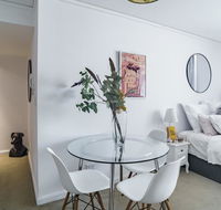 Spacious Apt V Stylish Furniture Pool GYM - Holiday Byron Bay