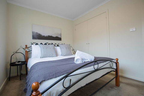 Spacious Lovely 5Beds Home@Point Cook - Holiday Byron Bay 2