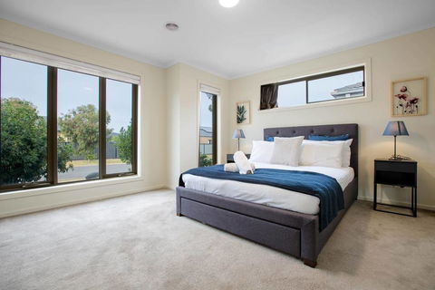 Spacious Lovely 5Beds Home@Point Cook - Holiday Byron Bay 1