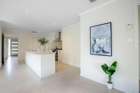 Spacious Lovely 5Beds Home@Point Cook - Holiday Byron Bay 3