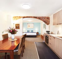 Spacious Studio With Courtyard and Extra Beds - Holiday Byron Bay