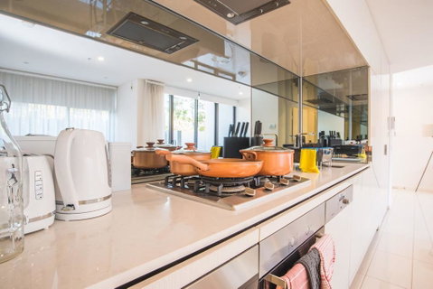Spacious&Cozy 1 Bedroom + 1 Bathroom Zetland APT - Holiday Byron Bay 1