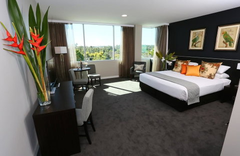 Springfield Lakes Boutique Hotel - Holiday Byron Bay 1