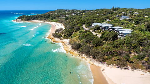 Stradbroke Island Beach Hotel - Holiday Byron Bay 0