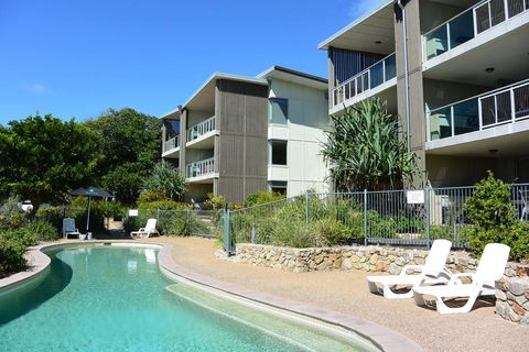 Stradbroke Island Beach Hotel - Holiday Byron Bay 2