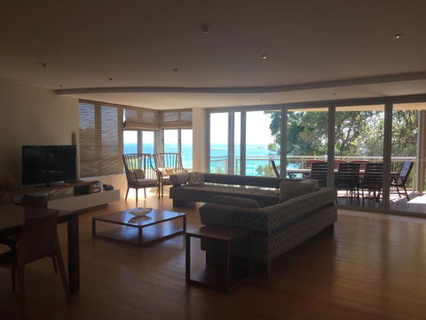 Stradbroke Island Beach Hotel - Holiday Byron Bay 1