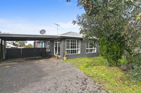Strathmore Beach House 67 - Holiday Byron Bay 1