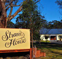 Straw House B and B - Holiday Byron Bay