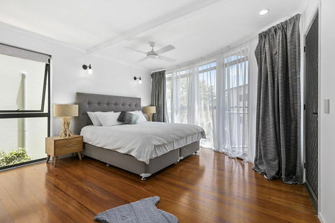 Stunning Beach Front Villa At Castaway Cove - Holiday Byron Bay 2