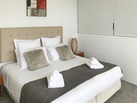 Stunning Views, Air On Broadbeach!Wine, Wifi, Parking - Holiday Byron Bay 2