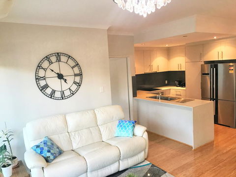 Stylish 2x2 W/ Carpark In Perth - Holiday Byron Bay 2
