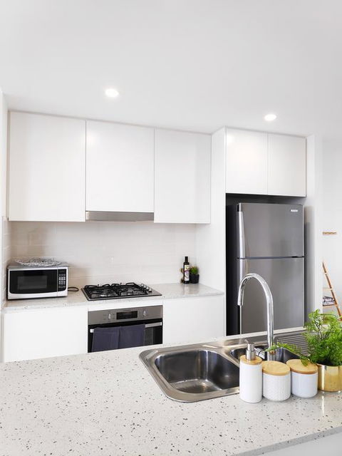 Stylish Liverpool 2Bed 2Bath Apartment -Skyline Views! -Masks Provided - Holiday Byron Bay 3