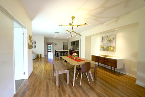 Stylish Luxe House For Big Group Near Shopping Center - Holiday Byron Bay 0