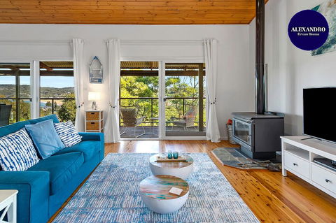 Stylish Renovated Home - Ocean Views - Fireplace - Holiday Byron Bay 0