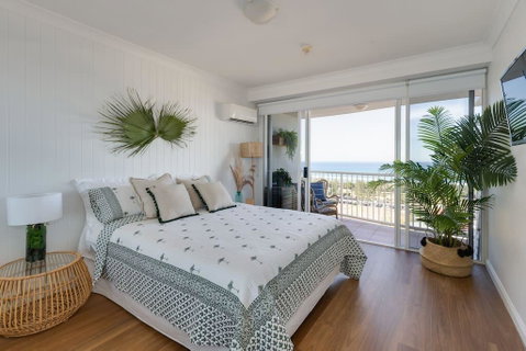 Stylish Studio With Ocean Views Bel Air Broadbeach - Holiday Byron Bay 0