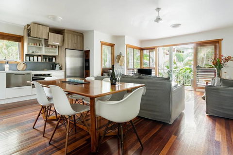 Stylish Tropical Oasis Apartment With Hot Tub And Four Pools - Holiday Byron Bay 2