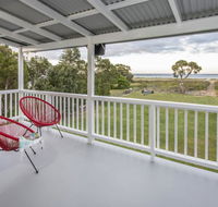 Sugar Shack - Character Family Home Right on the Ocean - Holiday Byron Bay