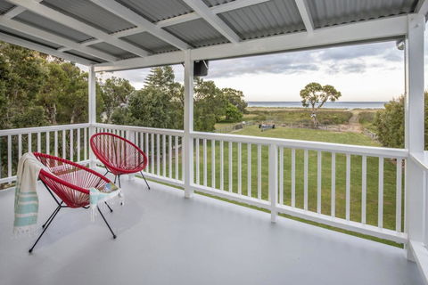 Sugar Shack - Character Family Home Right On The Ocean - Holiday Byron Bay 0