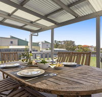 Summer Breeze - clean and simple 200m to beach - Holiday Byron Bay