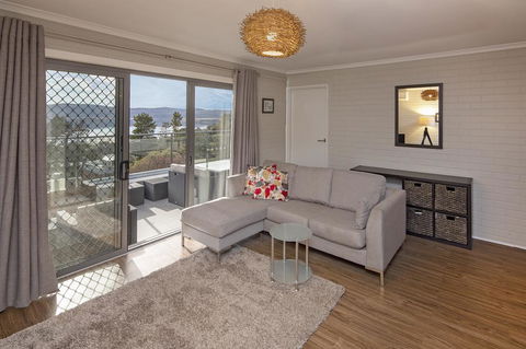Summit 9 - Modern And Stylish Newly Renovated Apartment - Holiday Byron Bay 1